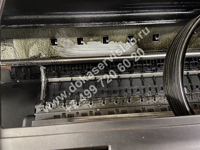 Чернильный налёт внутри плоттера HP DesignJet T1600 Чернильный налёт внутри плоттера HP DesignJet T1600