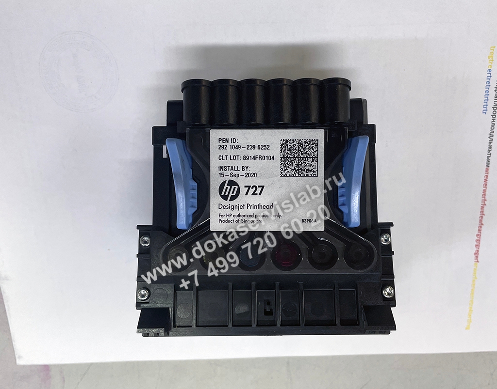 Печатающая головка HP 727 (B3P06A) Замена печатающей головки HP DesignJet T920 | T930 | T1500 | T1530 | T2500 | T2530 | T3500 – это комплексные работы, связанные с извлечением вышедшей из строя старой головки и установки новой. В процессе установки заполняются все шесть емкостей, идет проверка на заполнение, проверка на предмет утечки, при положительном результате, дальнейшая калибровка и выравнивание печатающей головки.