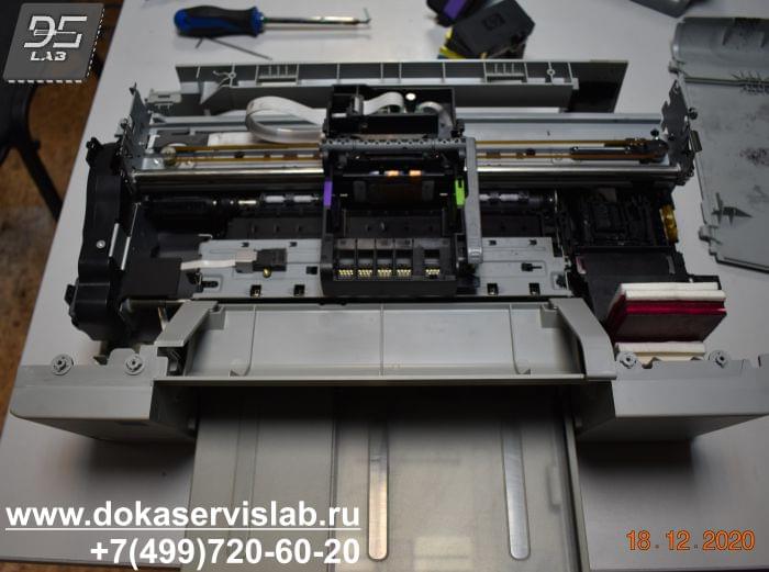 После разбора принтера проводится полная чистка и смазка всех механических узлов